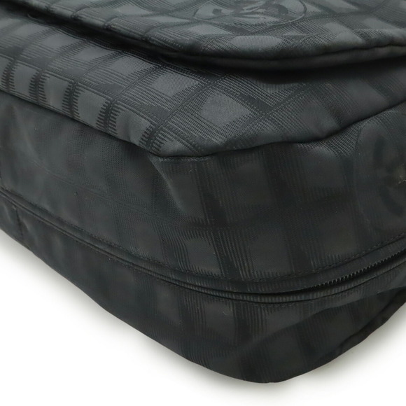 CHANEL Black Shoulder Bag - Picture 4 of 10